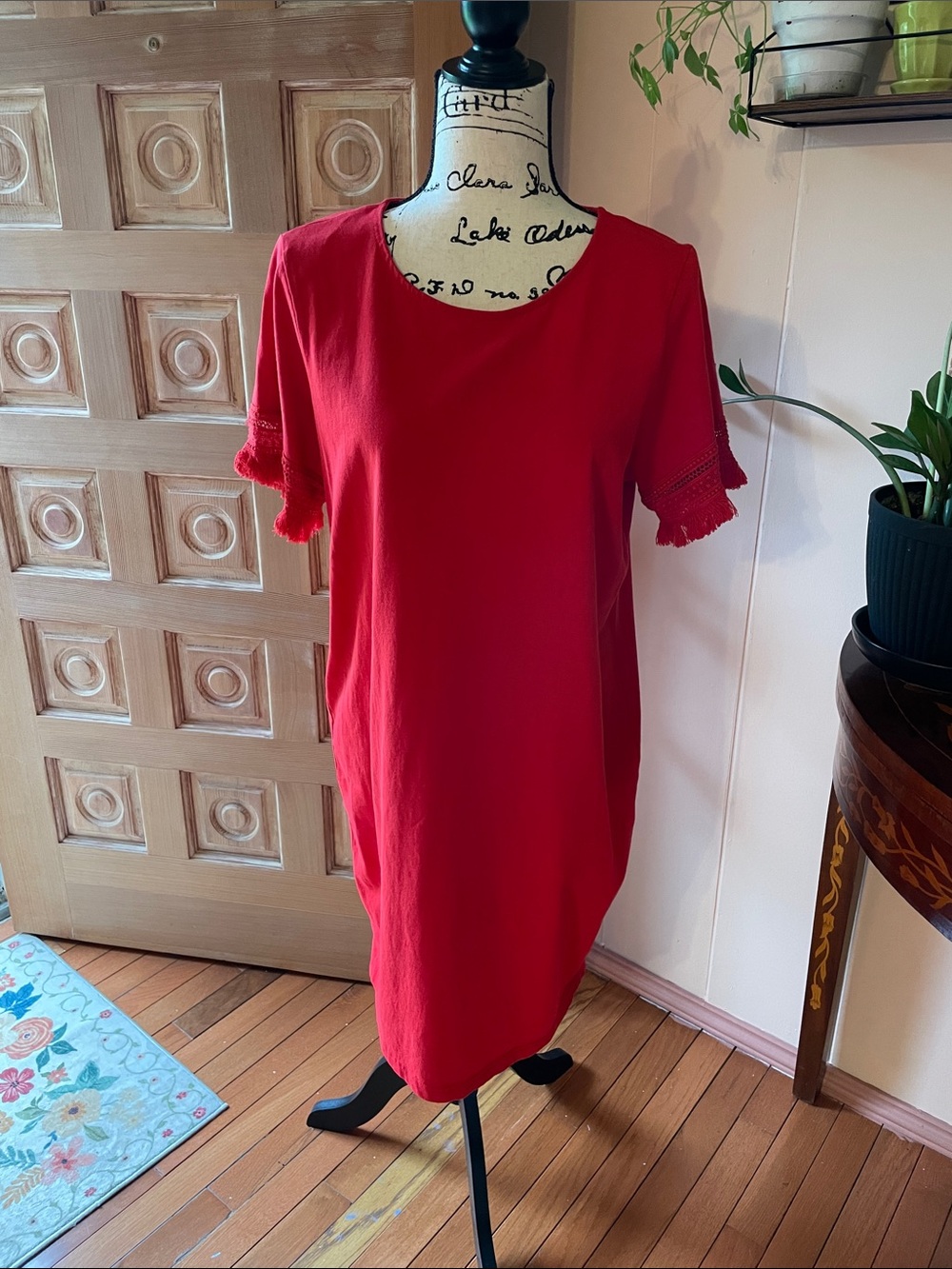Chelsea & Theodore Bright Red Short-Sleeve Shift Dress